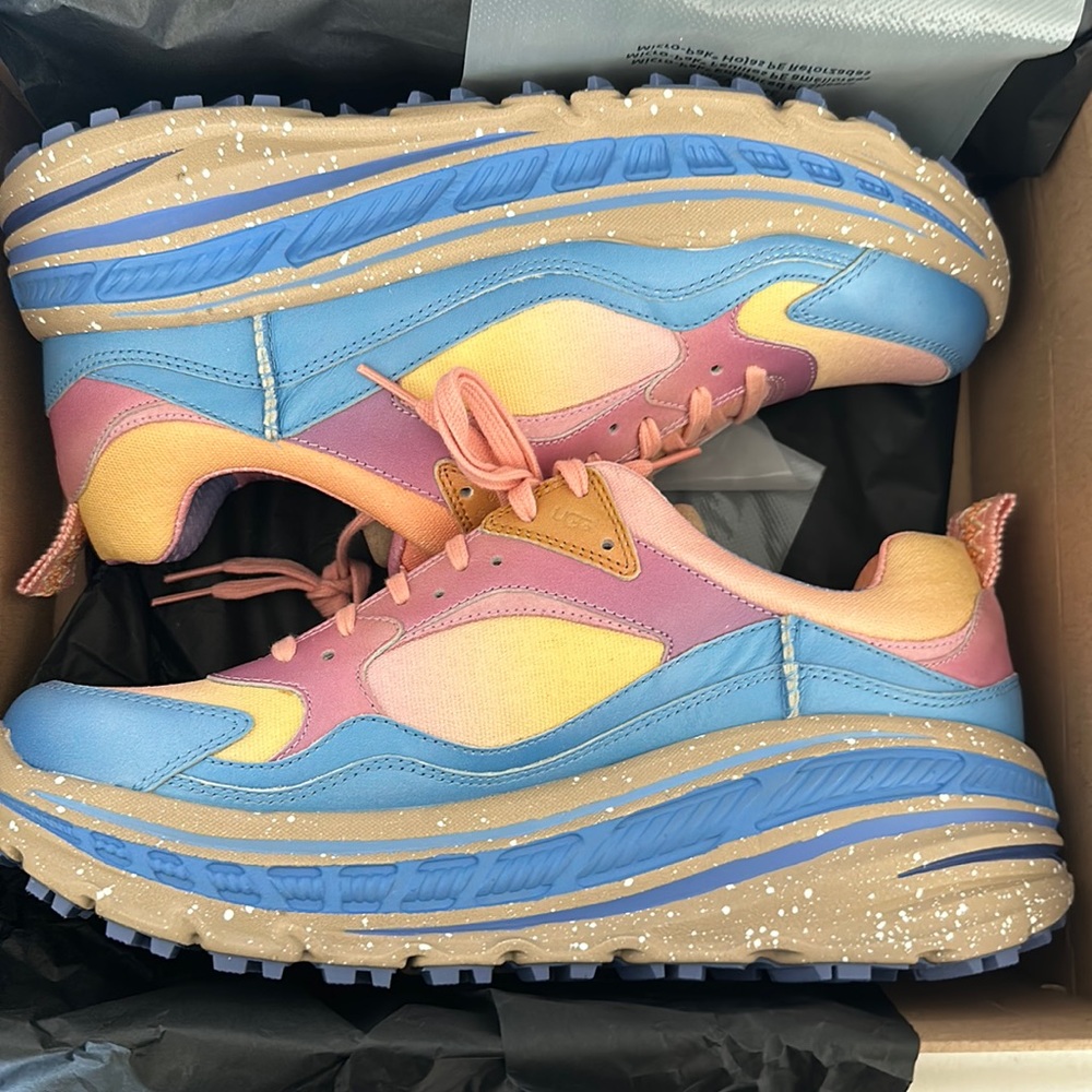 NEW Ugg men’s shoes size 11- Cali Sunset